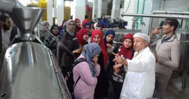 طلاب زراعة قناة السويس فى تدريب عملى بمصانع بورسعيد