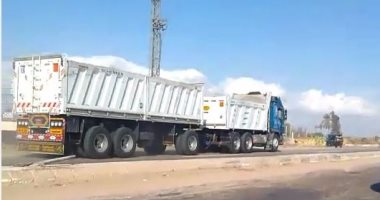 بالفيديو.. مقطورة تسير عكس الاتجاه بالطريق الدولى "طنطا ـ كفر الشيخ"