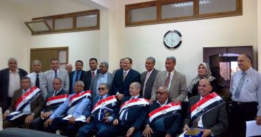 بالفيديو.. "تربية العريش" تكرم 8 من أساتذتها المتفرغين