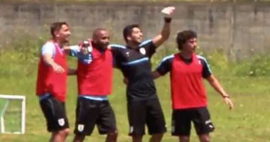 بالفيديو.. سواريز هداف بدرجة "حارس مرمى" مع أوروجواى