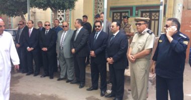بالفيديو والصور..محافظ ومدير أمن الدقهلية يتقدمان جنازة اللواء حمودة
