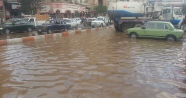 زحام مرورى بسبب كسر ماسورة مياه فى شارع شهاب بالمهندسين