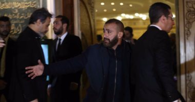السقا وحماقى ويسرا وكارول سماحة ورامز جلال فى عزاء محمود عبد العزيز