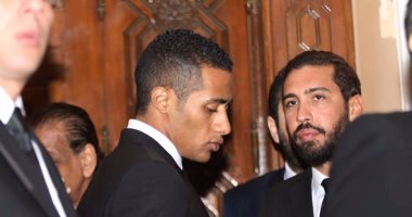 محمود سعد ومحمد رمضان فى عزاء الساحر محمود عبد العزيز