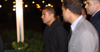 عمرو دياب يصل عزاء الساحر محمود عبد العزيز بالشيخ زايد