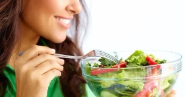 6 عادات صحية يجب اتباعها عند سن العشرين أبرزها روتين العناية بالجلد