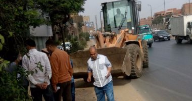 قارئ يشارك بصور لحملة حى قليوب لإزالة التعديات بطريق الإسكندرية الزراعى