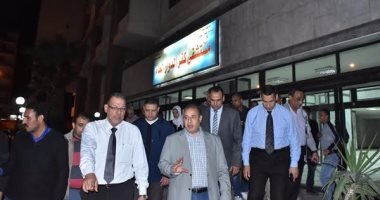 محافظ البحيرة يفاجىء مستشفى كفر الدوار بجولة مسائية للوقوف على جاهزيتها