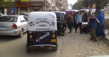 بالصور.. التكاتك تحاصر مدينة شبين الكوم عاصمة المنوفية