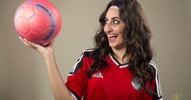 ملكة جمال مصر للسياحة بإطلالة مميزة فى "فوتوسيشن" حلم الوصول لكأس العالم
