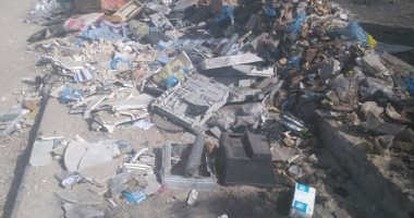 شكاوى من تراكم القمامة فى قناة المحمودية بالإسكندرية وتربص البلطجية