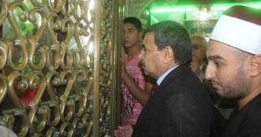 بالصور.. سكرتير عام محافظة كفر الشيخ يزور مقام الدسوقى ويتابع حملة فيرس سى