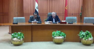 محافظ بورسعيد يلتقى بعثة مؤتمر الشباب ويوجه رؤساء الأحياء بتنفيذ أفكارهم