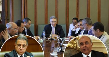 خلاف بين الحكومة والنواب حول إجراءات سحب الثقة من المسئولين بقانون المحليات الجديد.. مشروع الحكومة ينص على رفع الأمر للسلطة التنفيذية للبت فى شأنه.. ولجنة الإدارة المحلية ترفض: غير دستورى