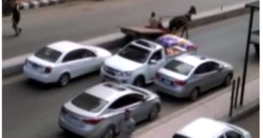 بالفيديو.. قارئ يرصد سيارة تسير عكس الاتجاه بالطريق السريع فى كفر الشيخ