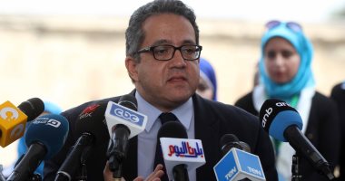 بالفيديو.. محافظة سوهاج تستقبل وزير الآثار بالطبل والمزمار البلدى