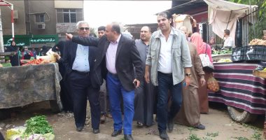 رئيس مركز الباجور والنائب معتز الشاذلى يتفقدان السوق والمزلقان