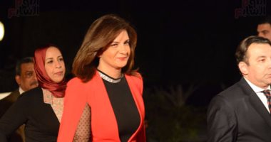 بالصور.. وزيرة الهجرة بعرض "البر التانى": الفن يوصل رسائل للشعب أكثر من الحكومة