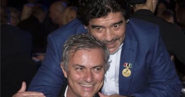 مارادونا يهنئ مورينيو على أداء يونايتد أمام أرسنال بمكالمة هاتفية