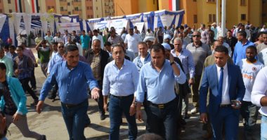 بالفيديو والصور.. وزير الإسكان يتفقد مشروعات الإسكان الاجتماعى بالأقصر