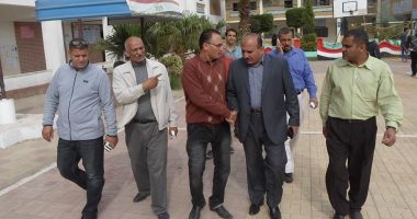 بالصور ..رئيس مدينة الباجور يتابع الحالة الصحية لطلبة مدرسة أسطنها