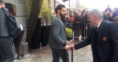 شاهد.. محمد صلاح يغادر مع روما إلى ملعب أتلانتا