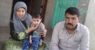 بالصور.. مأساة أسرة بالشرقية من 5 أفراد عائلها قعيد ونجله مصاب بضمور فى خلايا المخ.. الأب يناشد وزير الصحة علاج طفله.. والجدة: أطالب رئيس الوزراء بمعاش ثابت لابنى من أجل حياة كريمة
