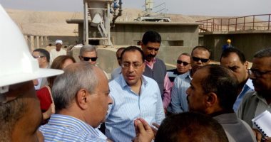 بالصور.. وزير الإسكان ومحافظ الأقصر يتفقدان 8 مشروعات سكنية