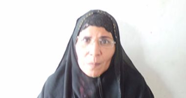 بالفيديو والصور.. سيدة بالشرقية تتهم 4 أشقاء بسحلها وضرب نجلها
