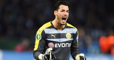 بوروسيا دورتموند يدعم الحارس بوركى ضد الجماهير ويجدد عقده حتى 2021