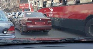 قارئ يرصد سيارة بدون لوحات معدنية فى شوارع حى المطرية