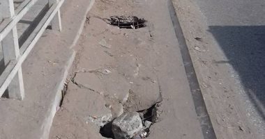 بالصور.. انهيار أجزاء بكوبرى الميدان يهدد أرواح أهالى شنوان بالمنوفية