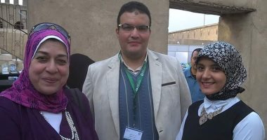 طالبة تحصل على 5 آلاف جنيه لتصميمها بدلة تساعد مرضى الشلل الرباعى بدسوق