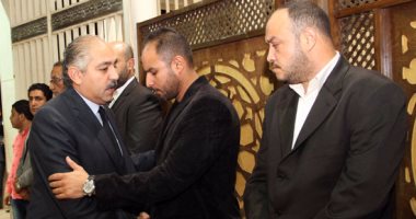 العامرى ودرويش ومرتجى والهوارى فى عزاء المدير الفنى السابق للجبلاية