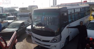 كثافات مرورية أعلى كوبرى 15 مايو بسبب التجمع المدرسى 