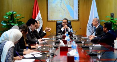 "الاستثمار" تبحث مع شركات الأدوية المحافظة على سوق الأدوية فى مصر