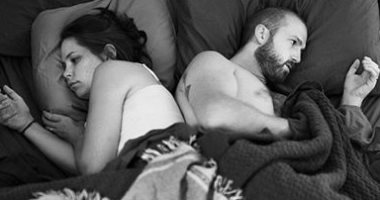 مواقع التواصل تخترق عقولنا.. كيف يحولنا فيس بوك وسناب شات عمدا لمدمنين؟