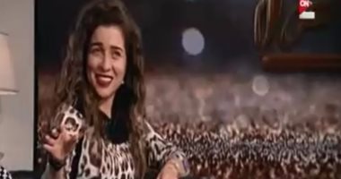 بالفيديو.. مى عز الدين وعمرو أديب يرقصان على مهرجان "فرتكا"