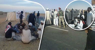 بالصور.. حصار اقتصادى وسياحى فى أبو سمبل بسبب احتجاجات النوبيين لليوم الرابع على التوالى.. وإهدار 5 أطنان سمك يوميًا من بحيرة ناصر.. وتجار الجمال يحررون محاضر لعدم استلام وارداتهم واحتجاز 18 أتوبيسا