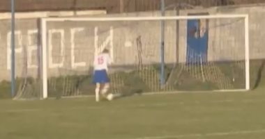 شاهد.. لاعب صربى يهدر أسهل هدف بأغرب طريقة فى العالم