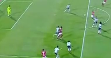 بالفيديو.. "أجاى" يهدر أول فرص تقدم الأهلى على الطلائع