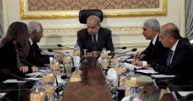 رئيس الوزراء يتابع مع وزير النقل الخطة الشاملة لتطوير السكك الحديدية