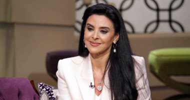 جاسمين طه ذكى تقدم افتتاح الأقصر للسينما الأفريقية من داخل معبد الكرنك