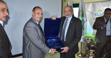 محافظ البحيرة يؤكد على أهمية مشروعات بنك الطعام المصرى فى مساعدة الفقراء