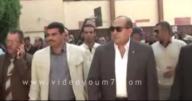  محافظ سوهاج يستبعد مدير مدرسة ابتدائى بعد نشوب حريق برواكد خشبية