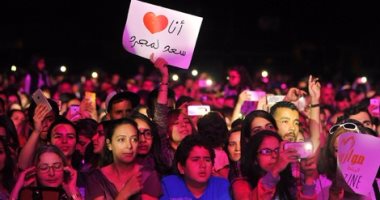 جمهور سعد لمجرد يحتج أمام السفارة الفرنسية بالرباط
