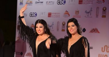 أجمل وأسوأ إطلالات الفنانات فى ختام مهرجان القاهرة السينمائى.. فيفى عبده وابنتها ترتديان نفس الفستان.. ومنال سلامة تتألق بالأبيض.. وياسمين صبرى ملكة بـ"البينك".. وسما المصرى لم تتعلم من أخطاء الافتتاح