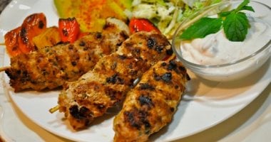 بالصور.. خطوات وطريقة عمل الكباب التركى