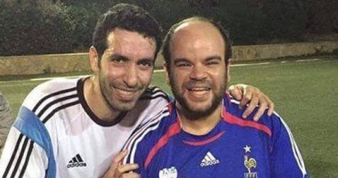 أبو تريكة مازحا مع نجم مسرح مصر محمد عبد الرحمن:" ليه كده يا أخى"
