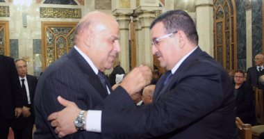 بالصور.. خالد عبد العزيز وأسامة هيكل ووزراء سابقون يشاركون فى عزاء يحيى الجمل